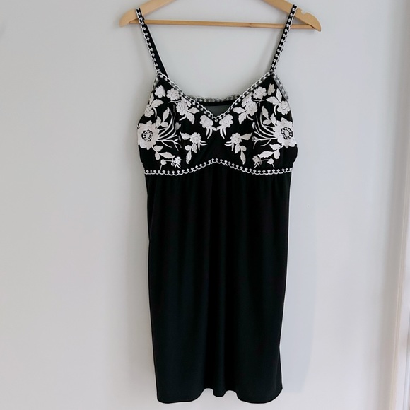 Soma Nightgown Short Black White Floral Embroidered Bust Large - Picture 1 of 5